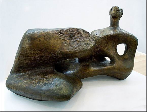 亨利摩尔《reclining figure》